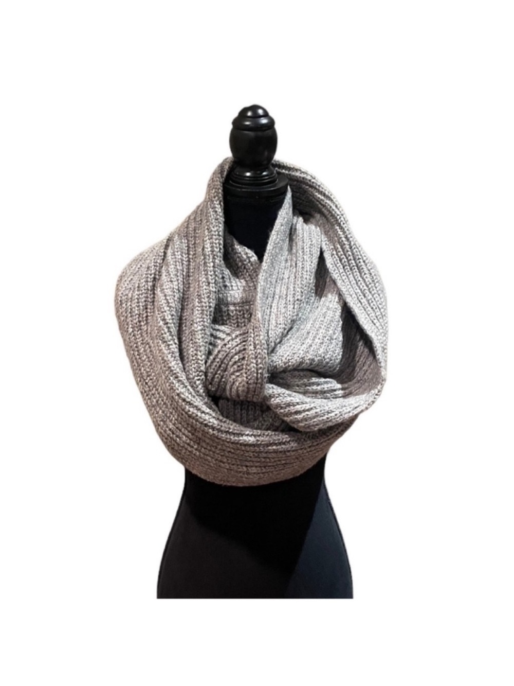 Banana Republic infinity gorpcore oversized chunky grey knit cold weather scarf
